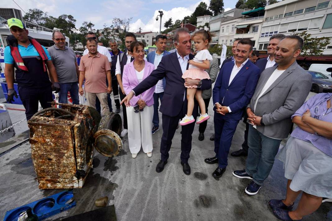 İstanbul'un utancı: Boğaz'ın altı adeta bir çöplük! Çamaşır makinesi, televizyon, araba lastiği... 11